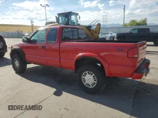2001 GMC Sonoma SLS with VIN 1GTCT19W318126583, listed as a Copart auction lot 72993584 with 0 mi miles and Clean Title. Bid and sale history available at carsss.com. Image 2.
