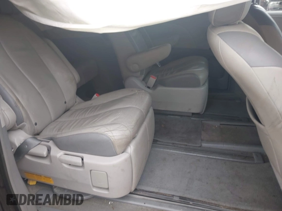 2014 Toyota Sienna XLE with VIN 5TDYK3DC0ES518522, listed as a IAAI auction lot 42025124 with 1 mi miles. Bid and sale history available at carsss.com. Image 8.
