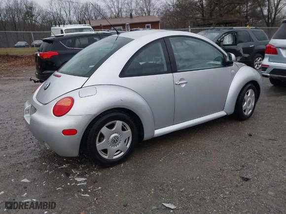 2000 Volkswagen New Beetle GLS with VIN 3VWCC21C8YM458531, listed as a IAAI auction lot 41720193 with NaN miles. Bid and sale history available at carsss.com. Image 4.