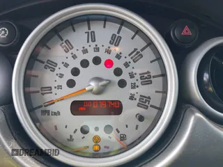 2003 MINI Hardtop S z VIN WMWRE33423TD67347, wystawiony jako IAAI lot #42267289 z przebiegiem 79 740 mil mil oraz . Historia ofert i sprzedaży dostępna na DreamBid. Obrazek 7.