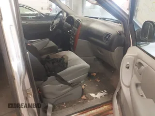 2005 Chrysler Town & Country LX с VIN 2C4GP44RX5R402180, выставлен на аукционе IAAI как лот 42062043 с пробегом 239 327 миль миль и . История ставок и продаж доступна на DreamBid. Изображение 5.