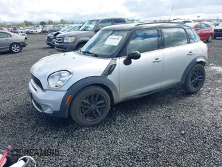 2014 MINI Countryman S z VIN WMWZC3C56EWP26003, wystawiony jako IAAI lot #41884630 z przebiegiem 101 683 mil mil oraz . Historia ofert i sprzedaży dostępna na DreamBid. Obrazek 2.
