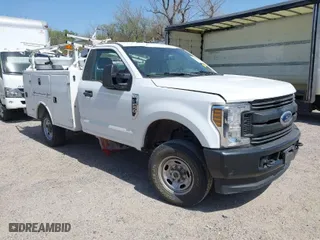2019 Ford Super Duty F-250 SRW XL with VIN 1FDBF2B69KED38034, listed as a IAAI auction lot 41800688 with 153,156 mi miles. Bid and sale history available at carsss.com. Image 1.