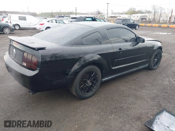 2008 Ford Mustang Deluxe with VIN 1ZVHT80N885204464, listed as a IAAI auction lot 42038519 with 200,912 mi miles. Bid and sale history available at carsss.com. Image 4.