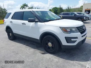 2017 Ford Police Interceptor Utility z VIN 1FM5K8AR5HGA35899, wystawiony jako IAAI lot #42379334 z przebiegiem 207 272 mil mil oraz . Historia ofert i sprzedaży dostępna na DreamBid. Obrazek 1.