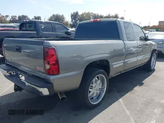 2006 GMC Sierra 1500 SLE1 z VIN 1GTEC19Z86Z297933, wystawiony jako IAAI lot #42268494 z przebiegiem 80 302 mil mil oraz . Historia ofert i sprzedaży dostępna na DreamBid. Obrazek 4.