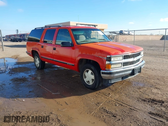 1997 Chevrolet Suburban with VIN 3GNFK16R7VG130092, listed as a IAAI auction lot 41280028 with 211,493 mi miles. Bid and sale history available at carsss.com. Image 1.
