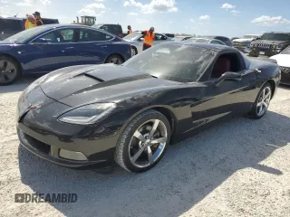 2009 Chevrolet Corvette 3LT z VIN 1G1YY26W095101745, wystawiony jako Copart lot #76775734 z przebiegiem Nie podano mil oraz Szkoda całkowita • Salvage title. Historia ofert i sprzedaży dostępna na DreamBid. Obrazek 1.