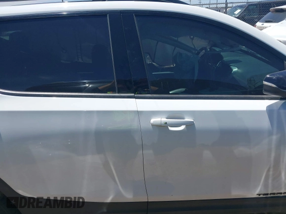 2022 GMC Terrain SLT z VIN 3GKALVEV0NL293247, wystawiony jako IAAI lot #42286019 z przebiegiem 35 801 mil mil oraz . Historia ofert i sprzedaży dostępna na DreamBid. Obrazek 13.