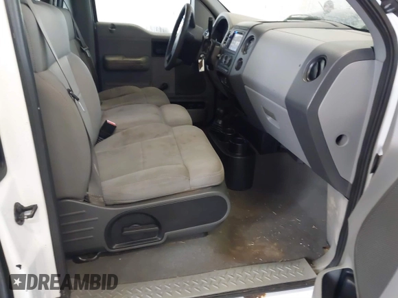 2006 Ford F-150 XL with VIN 1FTRF14W26NB27404, listed as a IAAI auction lot 41711729 with 178,675 mi miles. Bid and sale history available at carsss.com. Image 5.