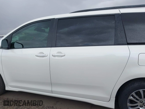 2020 Toyota Sienna XLE Auto Access Seat with VIN 5TDYZ3DC4LS080497, listed as a IAAI auction lot 41802566 with 74,049 mi miles. Bid and sale history available at carsss.com. Image 14.