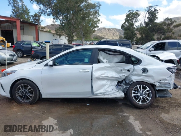 2024 Kia Forte LXS z VIN 3KPF24AD3RE819344, wystawiony jako IAAI lot #42247582 z przebiegiem 5 678 mil mil oraz . Historia ofert i sprzedaży dostępna na DreamBid. Obrazek 15.