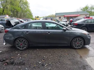 2024 Kia Forte GT z VIN 3KPF44AC7RE823026, wystawiony jako IAAI lot #42192965 z przebiegiem 8 438 mil mil oraz . Historia ofert i sprzedaży dostępna na DreamBid. Obrazek 13.