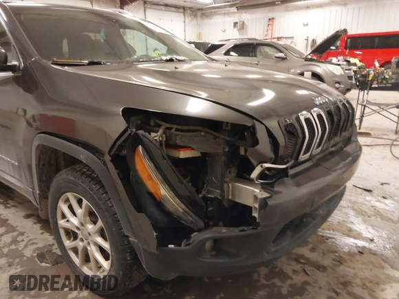 2016 Jeep Cherokee Latitude z VIN 1C4PJMCS2GW133592, wystawiony jako IAAI lot #41523996 z przebiegiem 193 154 mil mil oraz . Historia ofert i sprzedaży dostępna na DreamBid. Obrazek 6.