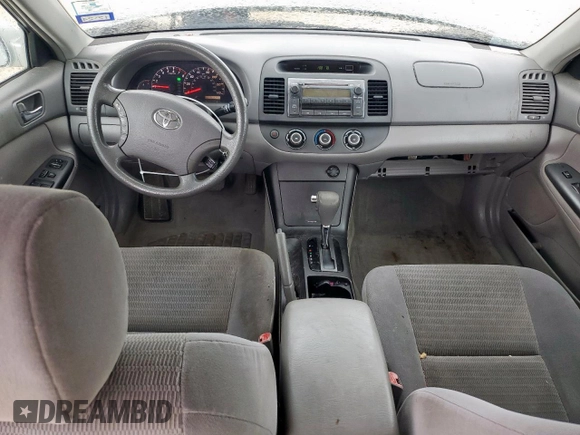 2006 Toyota Camry STD z VIN 4T1BE32K76U689932, wystawiony jako Copart lot #59475865 z przebiegiem 328 346 mil mil oraz Szkoda całkowita • Salvage title. Historia ofert i sprzedaży dostępna na DreamBid. Obrazek 8.