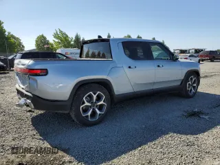2023 Rivian R1T Adventure z VIN 7FCTGBAA0PN025046, wystawiony jako Copart lot #62502274 z przebiegiem 1385 mil mil oraz Szkody całkowita. Historia ofert i sprzedaży dostępna na DreamBid. Obrazek 3.