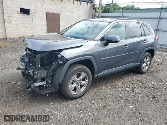 2023 Toyota RAV4 XLE z VIN 2T3P1RFV3PW329946, wystawiony jako Copart lot #63818595 z przebiegiem 45 428 mil mil oraz Szkoda całkowita • Salvage title. Historia ofert i sprzedaży dostępna na DreamBid. Obrazek 1.