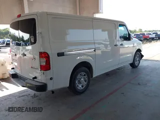 2019 Nissan NV Cargo S z VIN 1N6BF0KM6KN807312, wystawiony jako IAAI lot #42212923 z przebiegiem 211 162 mil mil oraz . Historia ofert i sprzedaży dostępna na DreamBid. Obrazek 4.