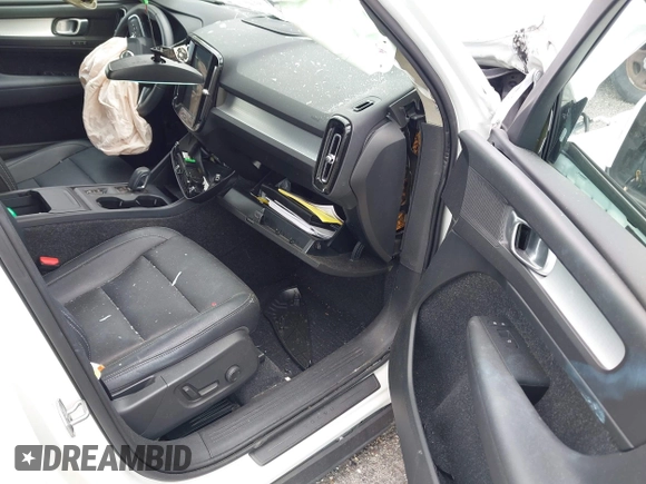 2019 Volvo XC40 Momentum z VIN YV4AC2HK7K2107905, wystawiony jako IAAI lot #40556146 z przebiegiem Nie podano mil oraz . Historia ofert i sprzedaży dostępna na DreamBid. Obrazek 5.