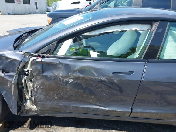2023 Tesla Model 3 z VIN 5YJ3E1EA7PF413311, wystawiony jako IAAI lot #42442055 z przebiegiem 25 270 mil mil oraz . Historia ofert i sprzedaży dostępna na DreamBid. Obrazek 20.