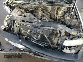 2001 Chevrolet Suburban LS with VIN 3GNGK26U31G110172, listed as a Copart auction lot 87319114 with 131,035 mi miles and Salvage Title. Bid and sale history available at carsss.com. Image 12.