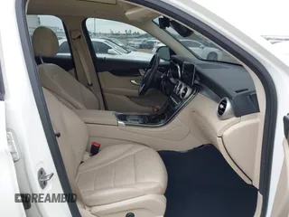 2022 Mercedes-Benz GLC with VIN W1N0G8DB3NV327355, listed as a IAAI auction lot 42008467 with 43,819 mi miles. Bid and sale history available at carsss.com. Image 5.