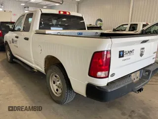2019 Ram 1500 Tradesman z VIN 1C6RR7FG6KS607044, wystawiony jako IAAI lot #41989709 z przebiegiem 104 982 mil mil oraz . Historia ofert i sprzedaży dostępna na DreamBid. Obrazek 1.