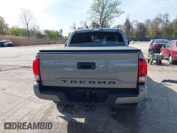 2018 Toyota Tacoma SR with VIN 3TMCZ5AN6JM170128, listed as a IAAI auction lot 42038979 with 59,497 mi miles. Bid and sale history available at carsss.com. Image 16.