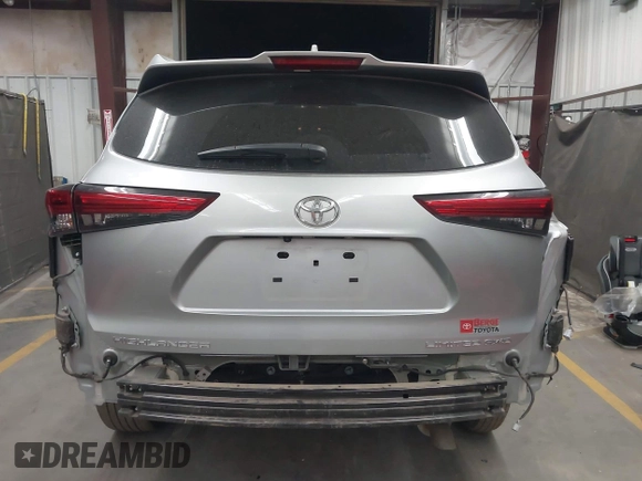 2023 Toyota Highlander L z VIN 5TDKDRBH5PS519850, wystawiony jako IAAI lot #42068525 z przebiegiem 31 367 mil mil oraz . Historia ofert i sprzedaży dostępna na DreamBid. Obrazek 17.