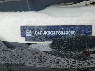 2023 Jeep Grand Cherokee Limited z VIN 1C4RJKBG4P8843060, wystawiony jako Copart lot #55477985 z przebiegiem Nie podano mil oraz Nie do naprawy • Non repairable. Historia ofert i sprzedaży dostępna na DreamBid. Obrazek 13.