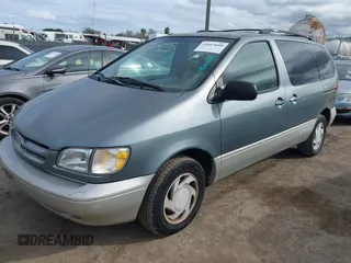 1999 Toyota Sienna LE with VIN 4T3ZF13C2XU136847, listed as a IAAI auction lot 41663608 with 178,581 mi miles. Bid and sale history available at carsss.com. Image 2.