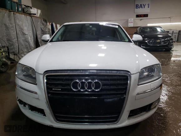 2008 Audi A8 z VIN WAULV94E18N001999, wystawiony jako Copart lot #43851955 z przebiegiem 114 763 mil mil oraz Szkoda całkowita • Salvage title. Historia ofert i sprzedaży dostępna na DreamBid. Obrazek 5.