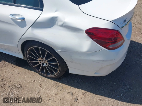 2018 Mercedes-Benz C 300 z VIN 55SWF4JB0JU267401, wystawiony jako IAAI lot #42553523 z przebiegiem 115 218 mil mil oraz . Historia ofert i sprzedaży dostępna na DreamBid. Obrazek 6.