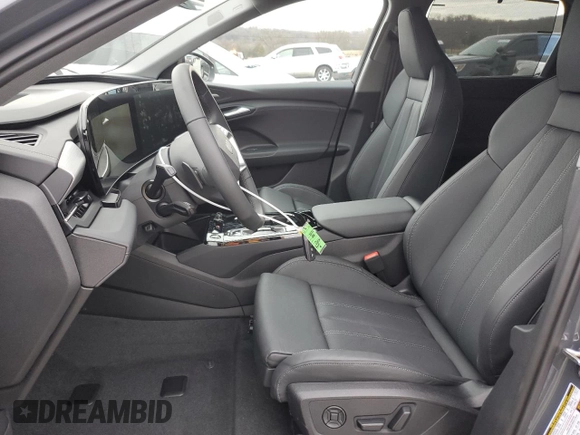 2025 Audi Q6 e-tron Premium Plus z VIN WA124BGF6SA005195, wystawiony jako Copart lot #42492975 z przebiegiem Nie podano mil oraz Szkody całkowita. Historia ofert i sprzedaży dostępna na DreamBid. Obrazek 7.
