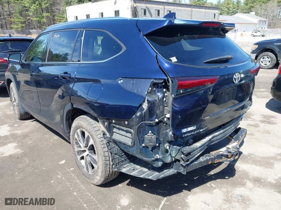 2020 Toyota Highlander XLE with VIN 5TDGZRBH0LS003381, listed as a IAAI auction lot 41953485 with 97,057 mi miles. Bid and sale history available at carsss.com. Image 3.