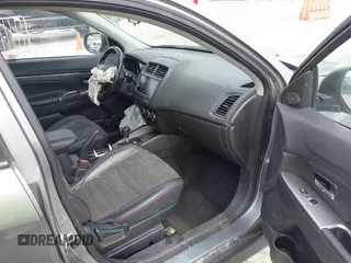 2018 Mitsubishi Outlander SE with VIN JA4AP3AWXJZ036306, listed as a IAAI auction lot 42058989 with 101,548 mi miles and . Bid and sale history available at DreamBid. Image 5.