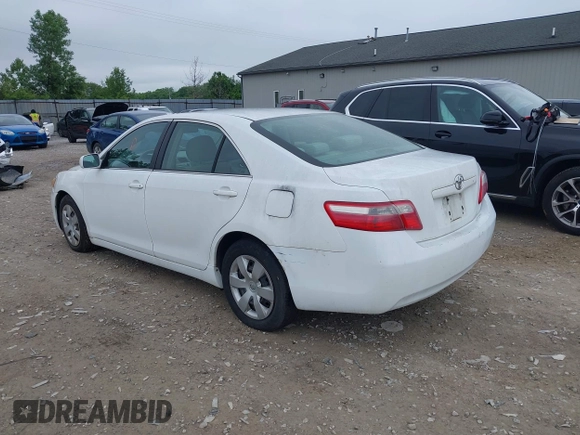 2007 Toyota Camry CE z VIN 4T1BE46K97U640376, wystawiony jako IAAI lot #42374162 z przebiegiem 251 260 mil mil oraz . Historia ofert i sprzedaży dostępna na DreamBid. Obrazek 3.