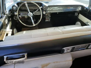 1962 Cadillac Fleetwood z VIN 62R115955, wystawiony jako Copart lot #74818464 z przebiegiem Nie podano mil oraz Szkoda całkowita • Salvage title. Historia ofert i sprzedaży dostępna na DreamBid. Obrazek 8.