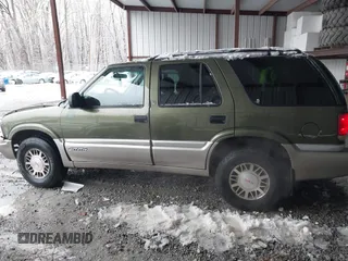 2001 GMC Jimmy SLE with VIN 1GKDT13W212171101, listed as a IAAI auction lot 41546523 with 229,471 mi miles. Bid and sale history available at carsss.com. Image 14.