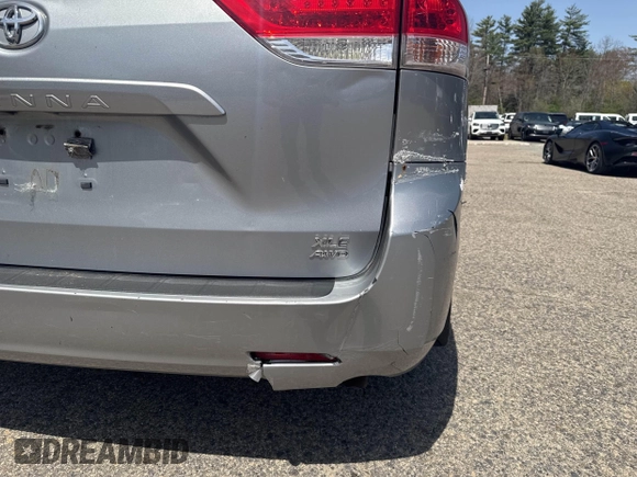 2011 Toyota Sienna XLE with VIN 5TDDK3DC3BS007297, listed as a IAAI auction lot 42158709 with 208,274 mi miles and . Bid and sale history available at DreamBid. Image 6.