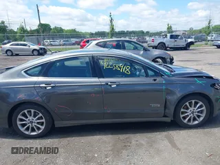 2017 Ford Fusion Titanium z VIN 3FA6P0SUXHR184919, wystawiony jako IAAI lot #42258918 z przebiegiem Nie podano mil oraz . Historia ofert i sprzedaży dostępna na DreamBid. Obrazek 14.