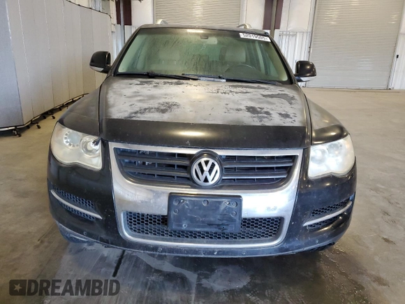 2009 Volkswagen Touareg VR6 z VIN WVGBE77L29D015958, wystawiony jako Copart lot #52019505 z przebiegiem 179 339 mil mil oraz Czysty tytuł • Clean title. Historia ofert i sprzedaży dostępna na DreamBid. Obrazek 5.