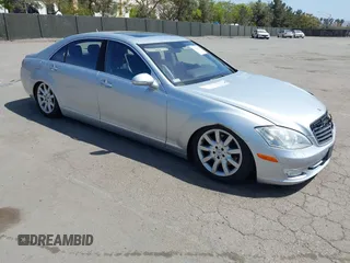 2007 Mercedes-Benz S 550 z VIN WDDNG71X77A018785, wystawiony jako IAAI lot #42114156 z przebiegiem 177 269 mil mil oraz . Historia ofert i sprzedaży dostępna na DreamBid. Obrazek 1.