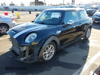 2014 MINI Hardtop S z VIN WMWXM7C59ET970371, wystawiony jako IAAI lot #41643992 z przebiegiem 123 813 mil mil oraz . Historia ofert i sprzedaży dostępna na DreamBid. Obrazek 17.