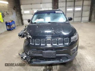 2019 Jeep Compass Latitude z VIN 3C4NJDBB6KT629924, wystawiony jako Copart lot #52282615 z przebiegiem 84 373 mil mil oraz Szkoda całkowita • Salvage title. Historia ofert i sprzedaży dostępna na DreamBid. Obrazek 5.