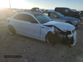 2011 BMW 1 Series 128i z VIN WBAUP9C56BVL90128, wystawiony jako Copart lot #86883994 z przebiegiem 149 463 mil mil oraz Szkoda całkowita • Salvage title. Historia ofert i sprzedaży dostępna na DreamBid. Obrazek 4.