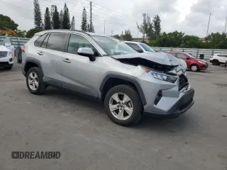 2021 Toyota RAV4 XLE with VIN 2T3W1RFVXMW161939, listed as a Copart auction lot 62233415 with 34,291 mi miles and Salvage title. Bid and sale history available at DreamBid. Image 4.