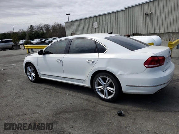 2015 Volkswagen Passat Sport z VIN 1VWBT7A37FC007548, wystawiony jako Copart lot #52492585 z przebiegiem 113 058 mil mil oraz Szkoda całkowita • Salvage title. Historia ofert i sprzedaży dostępna na DreamBid. Obrazek 2.
