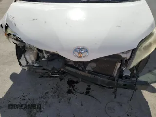 2014 Toyota Sienna LE AAS z VIN 5TDKK3DC1ES468896, wystawiony jako Copart lot #60520405 z przebiegiem 239 779 mil mil oraz Szkoda całkowita • Salvage title. Historia ofert i sprzedaży dostępna na DreamBid. Obrazek 12.