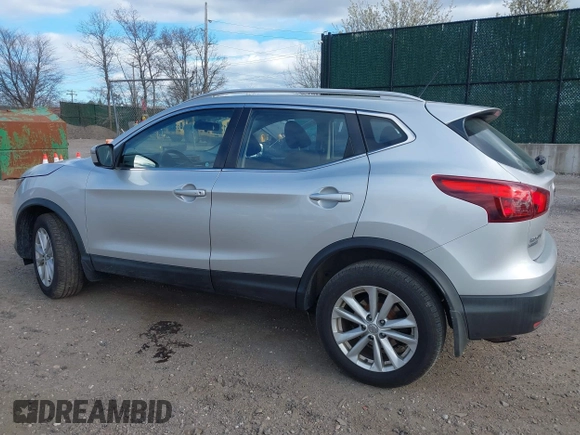 2017 Nissan Rogue SL z VIN JN1BJ1CR7HW141374, wystawiony jako IAAI lot #42017382 z przebiegiem 197 956 mil mil oraz . Historia ofert i sprzedaży dostępna na DreamBid. Obrazek 3.